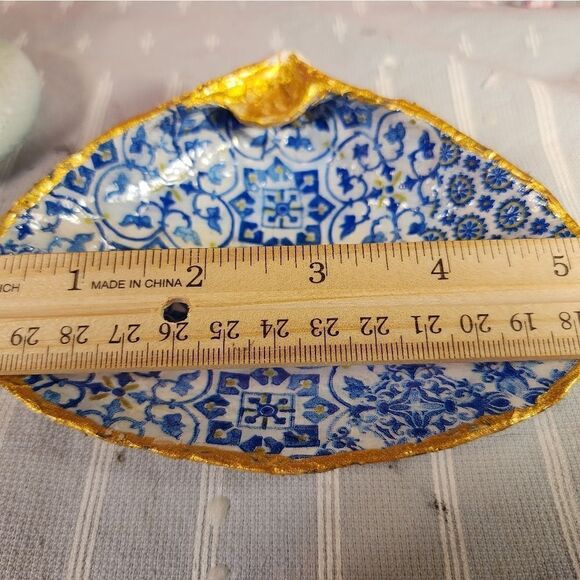 DECOUPAGE CLAM SHELL DECOUPAGE BLUE PATTERN ON A CLAM SHELL TRINKET DISH - Picture 9 of 11